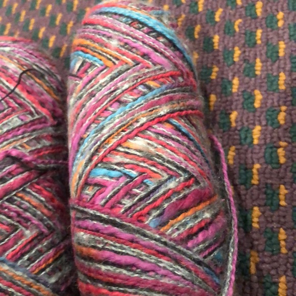 4. skeins 3. ply multi tone variegated yarn - Picture 13 of 13